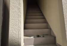 松戸市　〇〇コーポ階段床長尺シート貼り工事